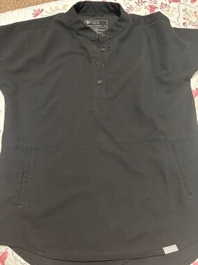 FIGS XS scrub top